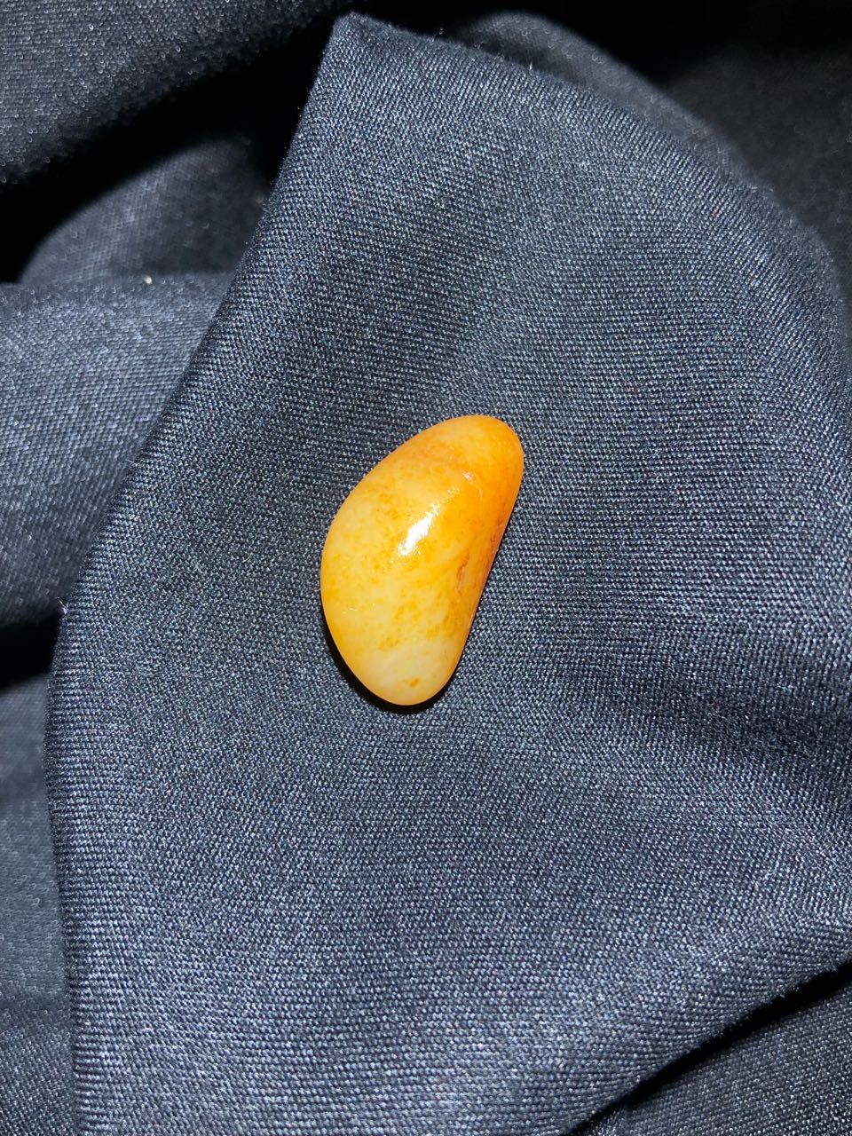 和田玉-黄皮籽料原石