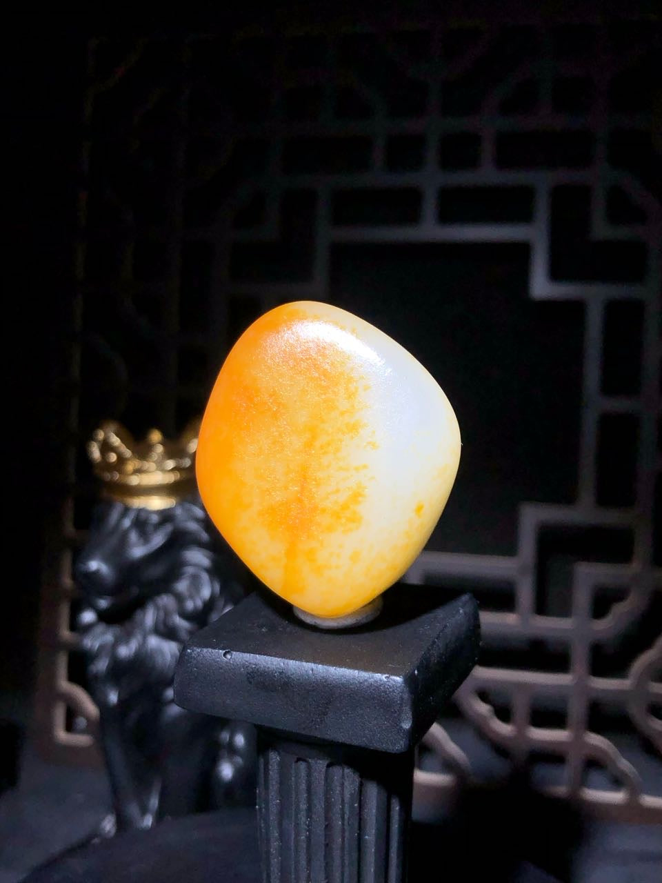 和田玉-红皮白肉籽料原石