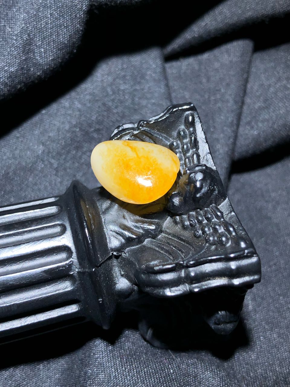 和田玉-洒金白肉籽料