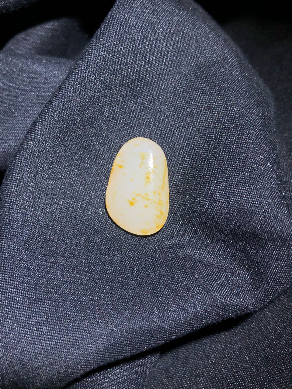 和田玉-洒金皮白肉籽料原石