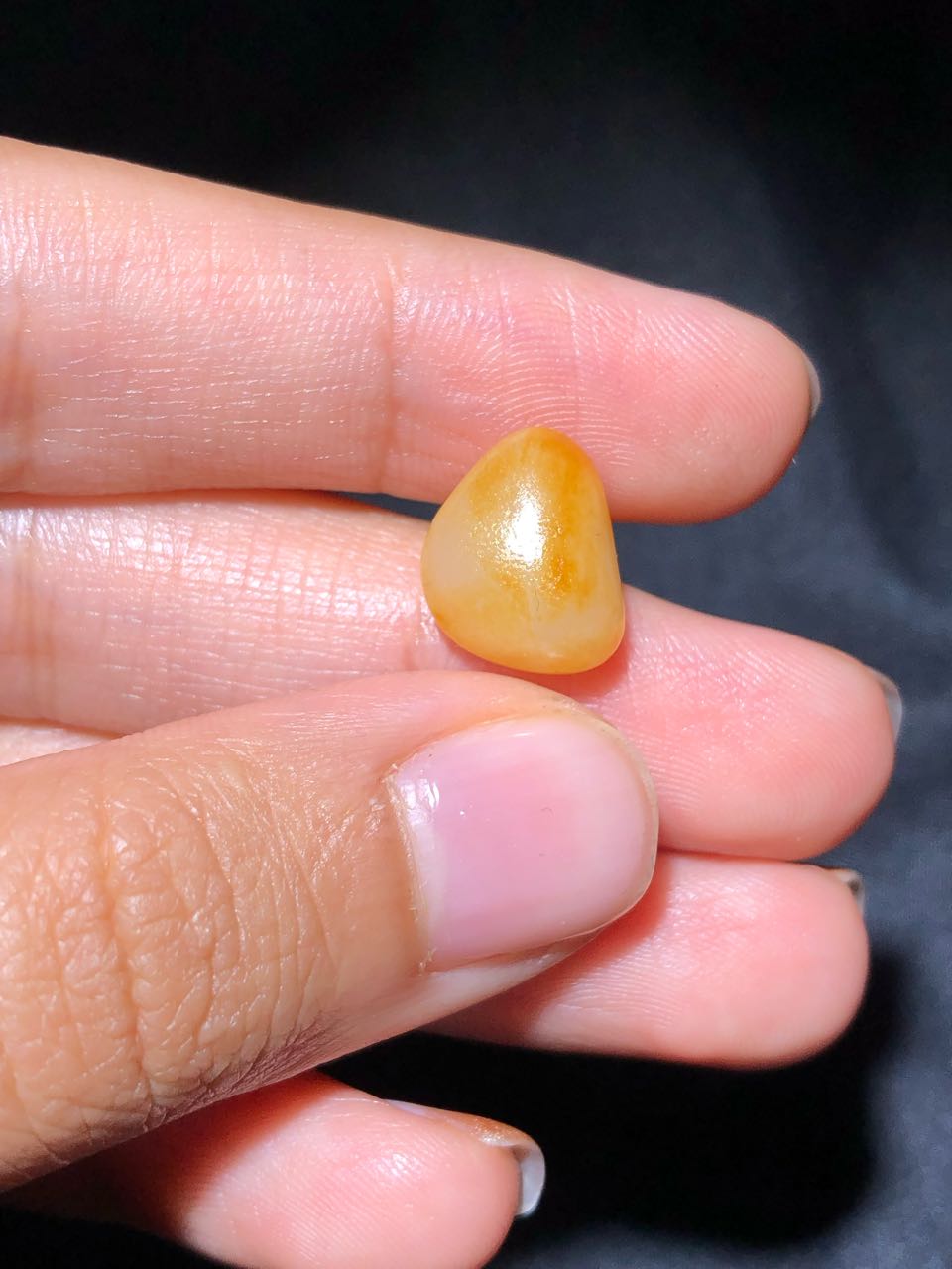 和田玉-洒金皮白肉籽料原石