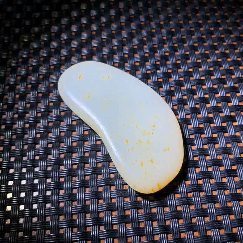 和田玉-洒金皮白肉籽料原石