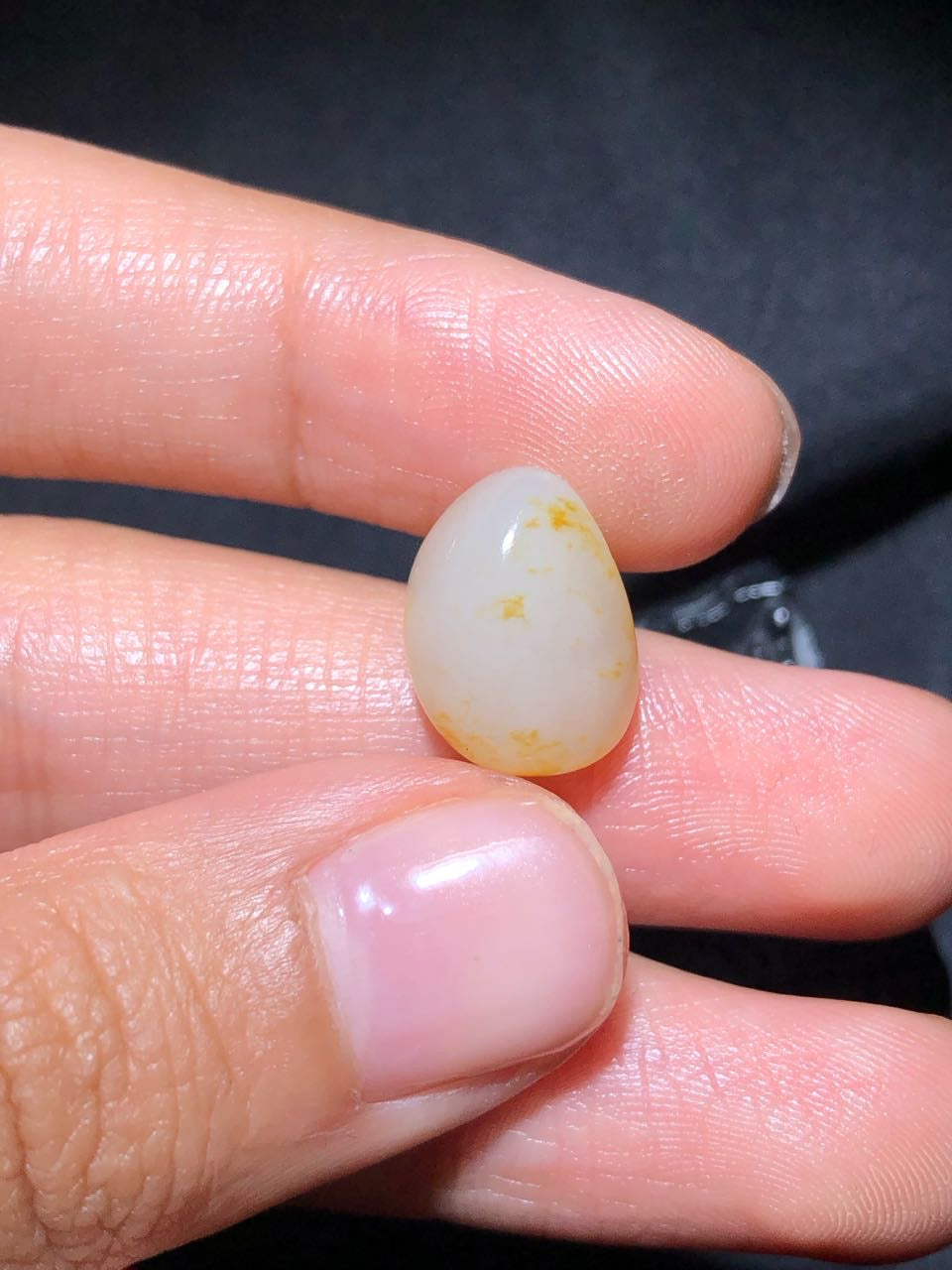 和田玉-洒金白肉籽料