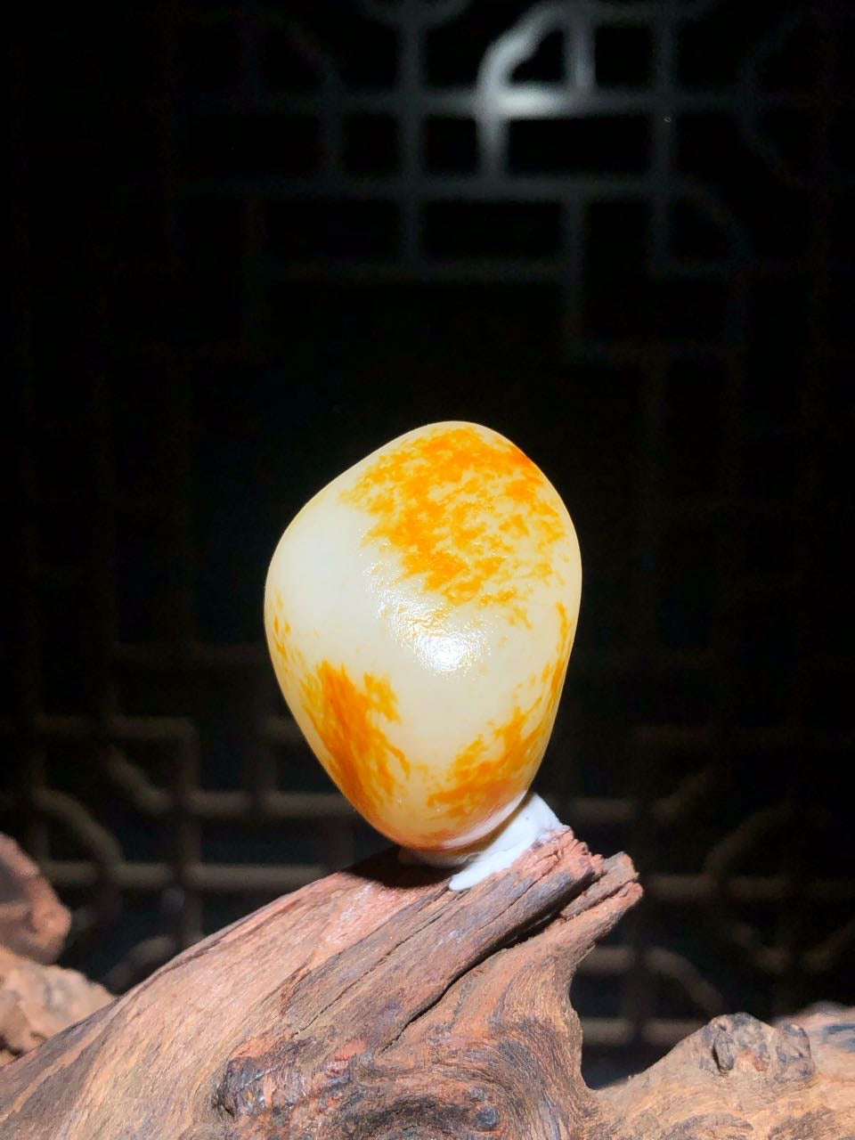 和田玉-红皮白肉籽料原石