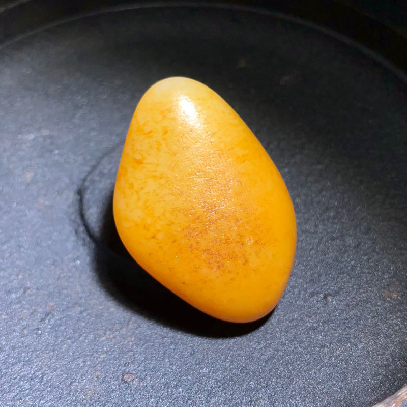 和田玉-红沁籽料原石