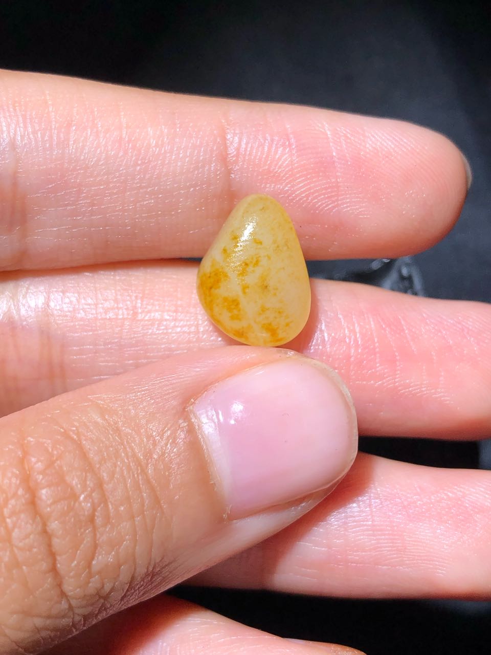 和田玉-洒金皮白肉籽料原石