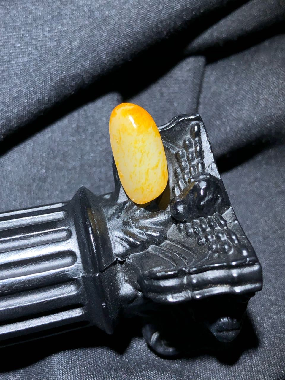和田玉-洒金皮白肉籽料原石
