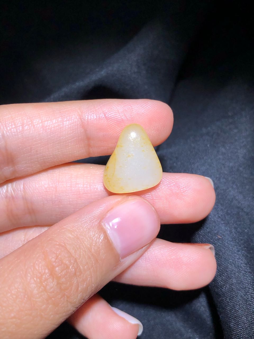 和田玉-洒金皮白肉籽料原石