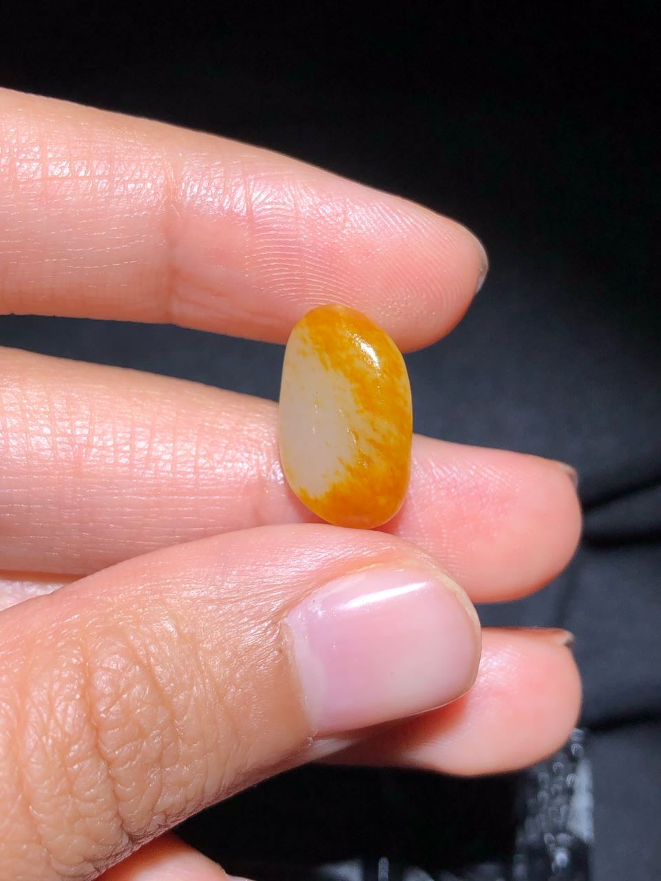 和田玉-洒金皮白肉籽料原石