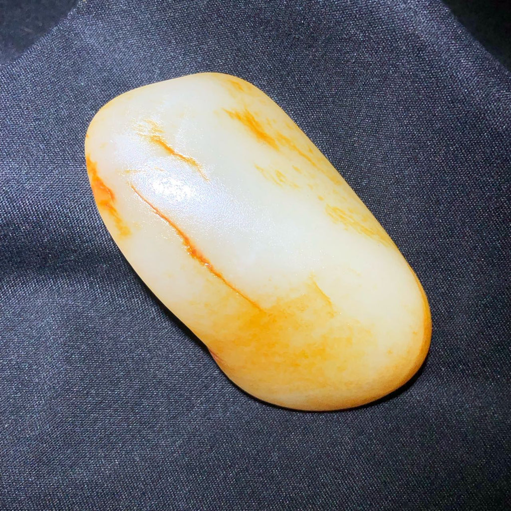 和田玉-红皮白肉籽料原石