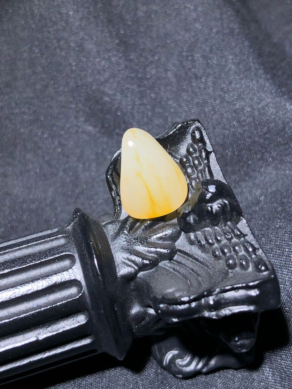 和田玉-洒金白肉籽料