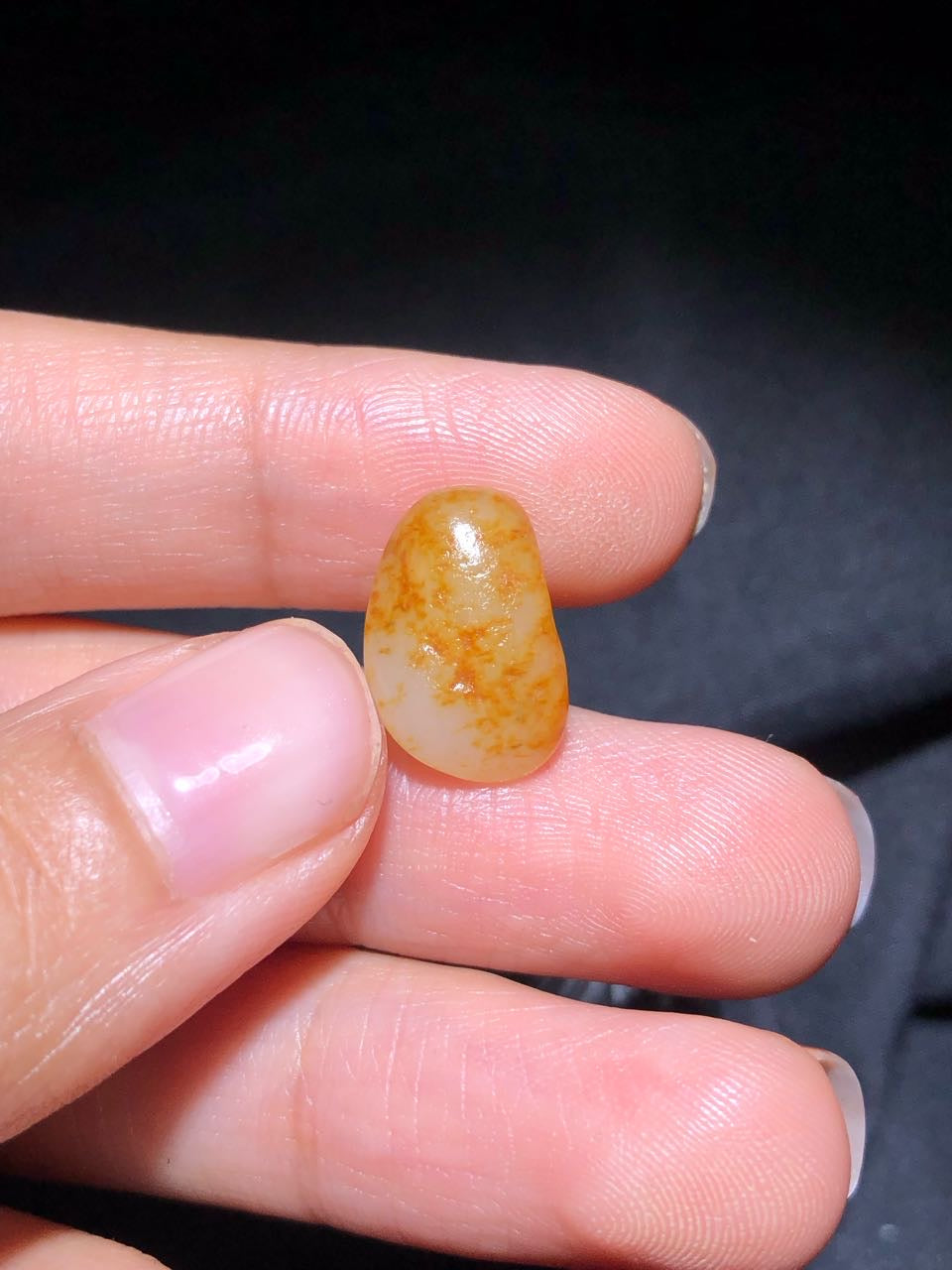 和田玉-洒金皮白肉籽料原石