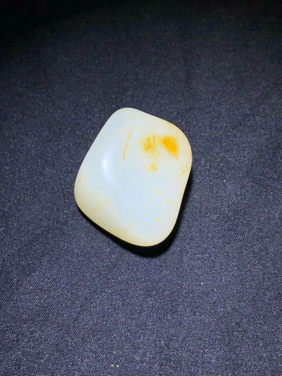 和田玉-洒金皮白肉籽料原石