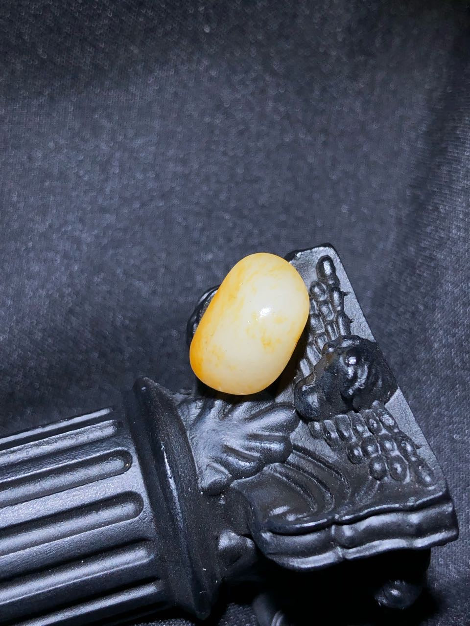和田玉-洒金皮白肉籽料原石