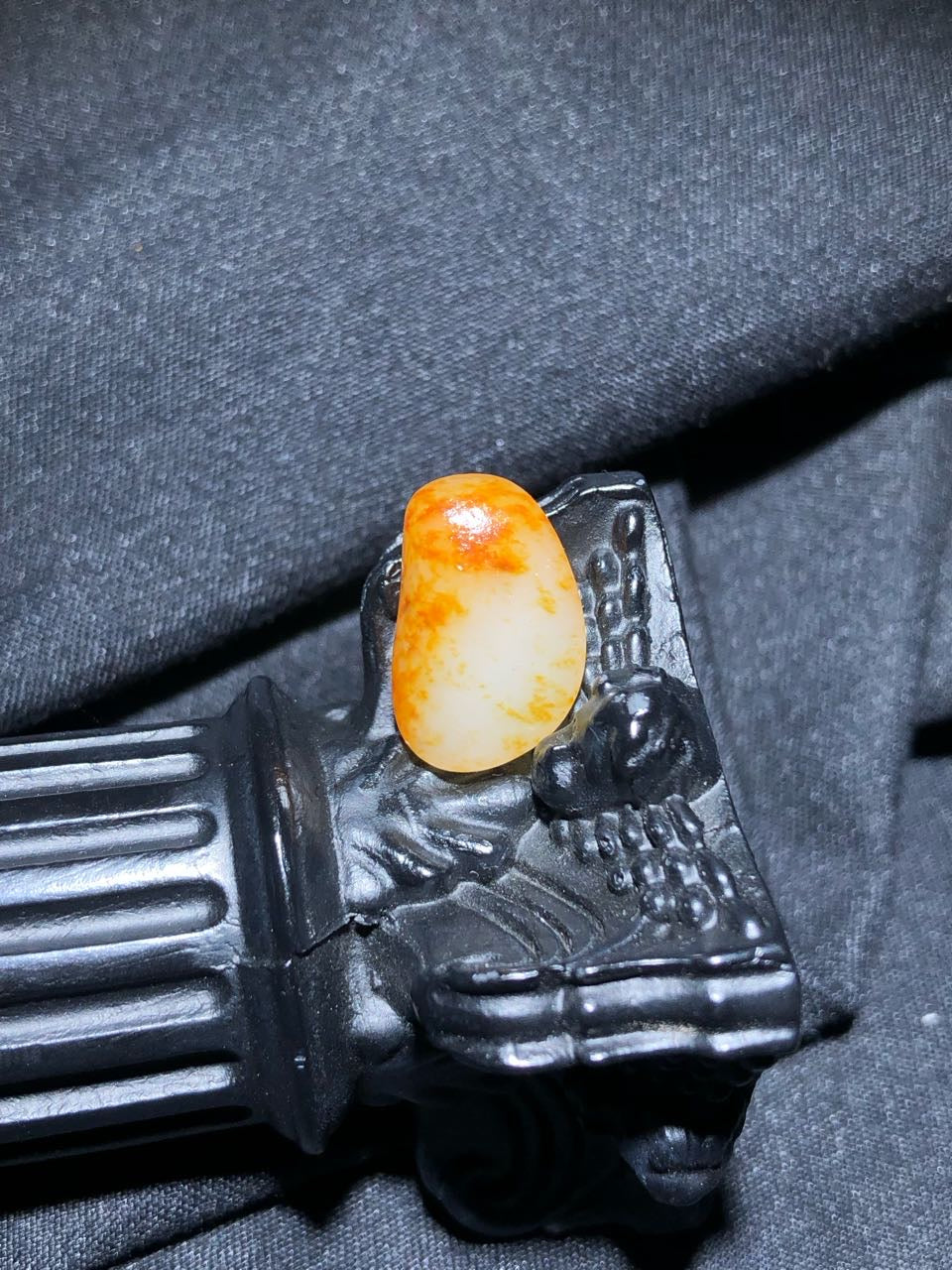 和田玉-洒金皮白肉籽料原石