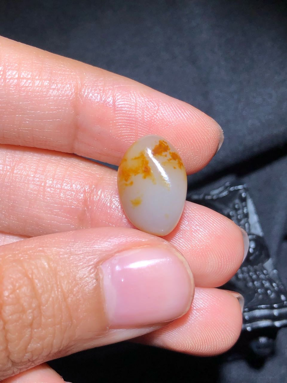 和田玉-红皮白肉籽料