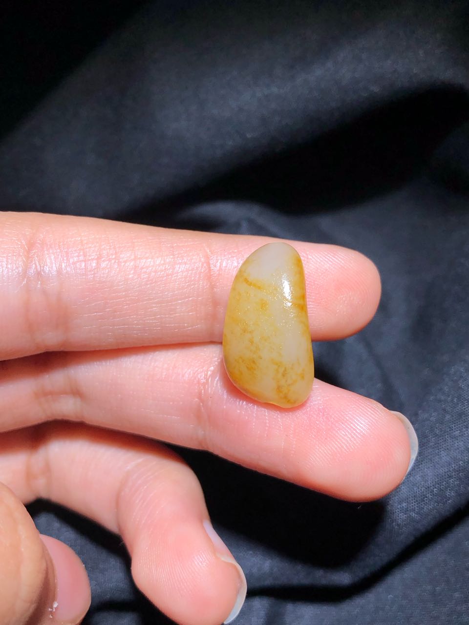 和田玉-洒金皮白肉籽料原石