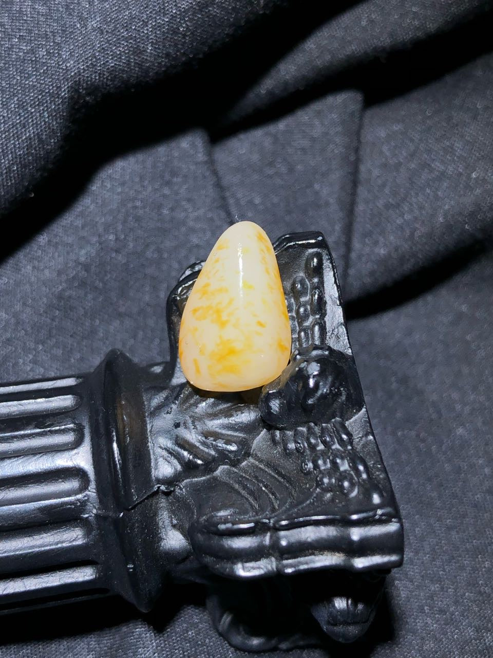 和田玉-洒金白肉籽料