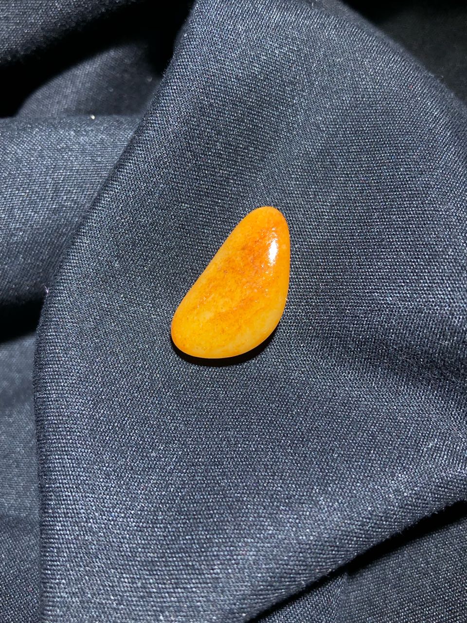 和田玉-黄皮籽料原石