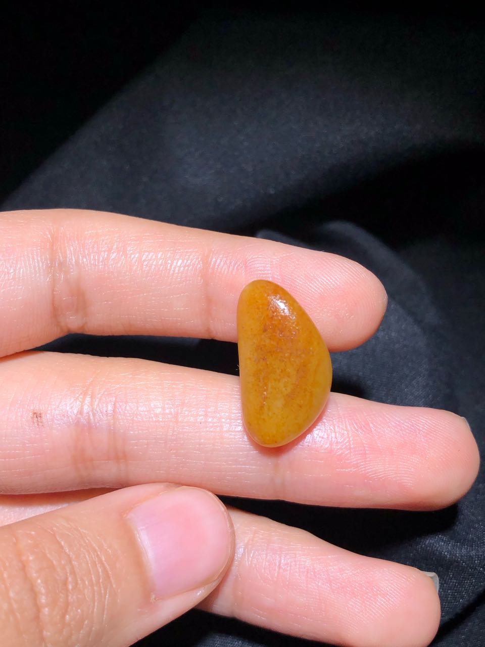 和田玉-黄皮籽料原石