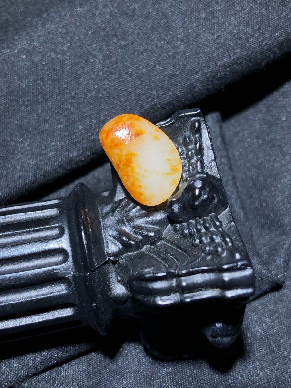 和田玉-洒金皮白肉籽料原石
