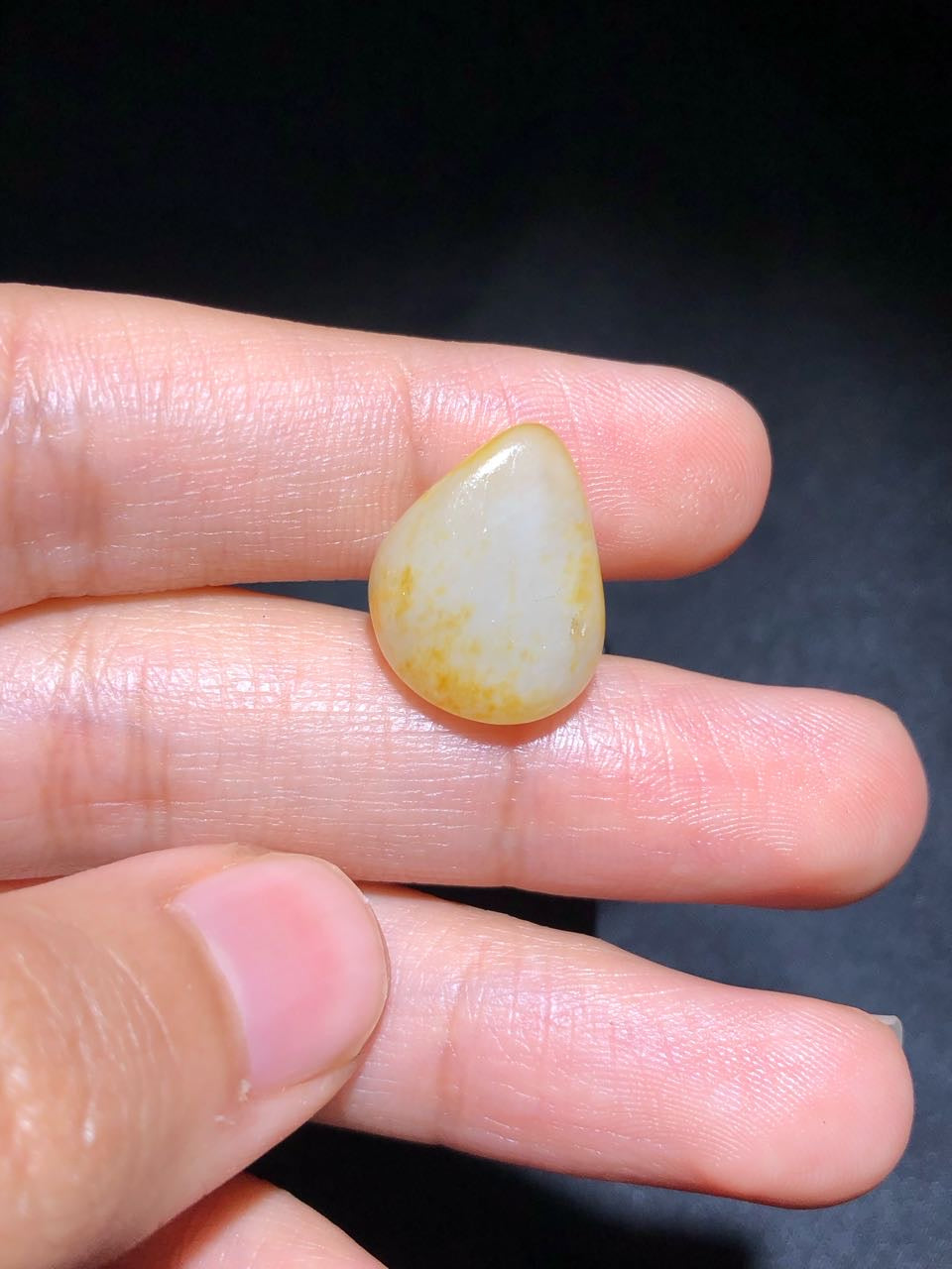 和田玉-洒金皮白肉籽料原石
