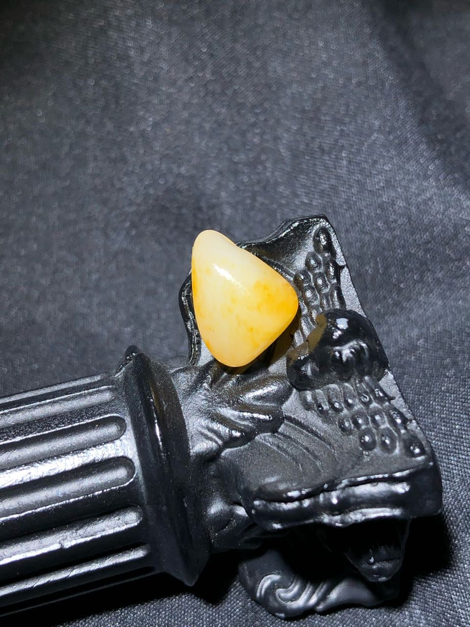和田玉-洒金白肉籽料