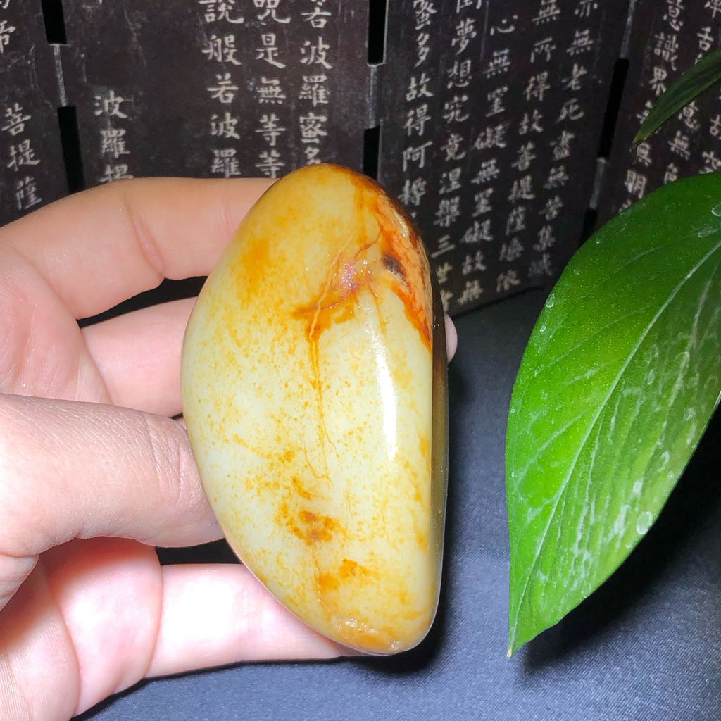 和田玉-红皮白肉籽料原石