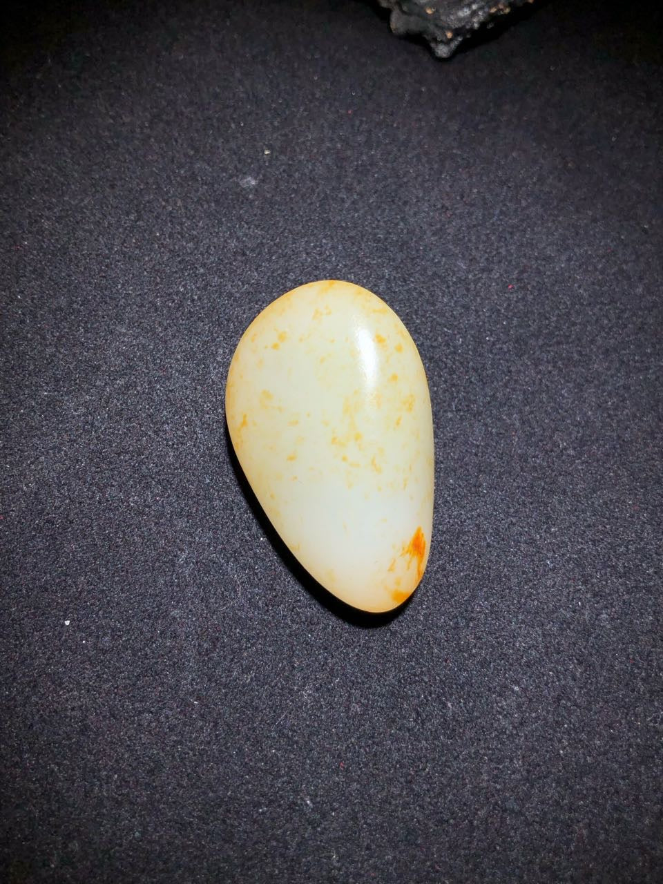 和田玉-洒金皮白肉籽料原石
