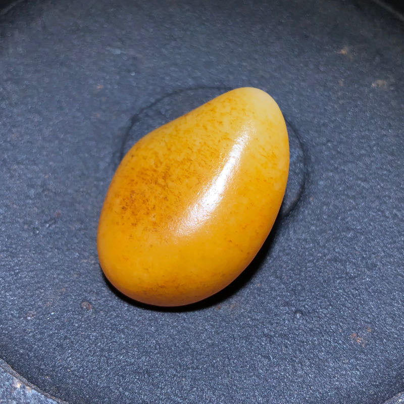 和田玉-红沁籽料原石