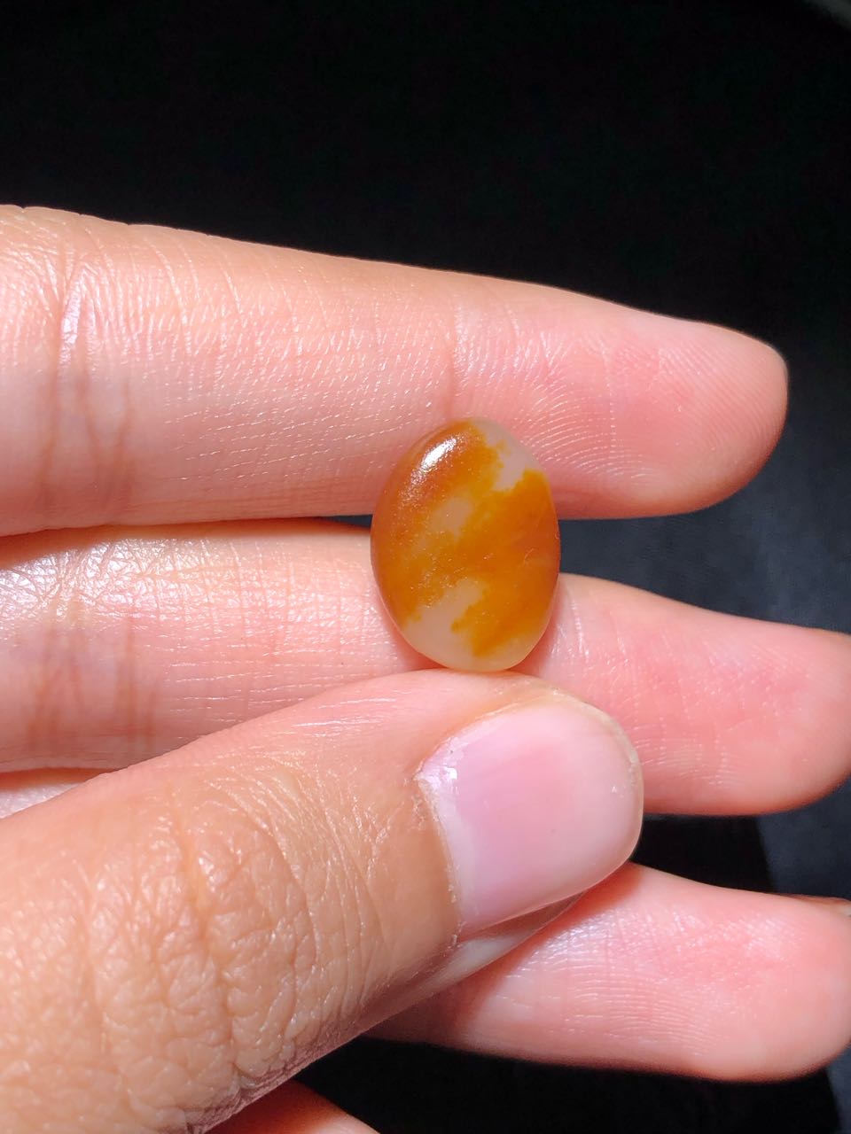 和田玉-红皮白肉籽料