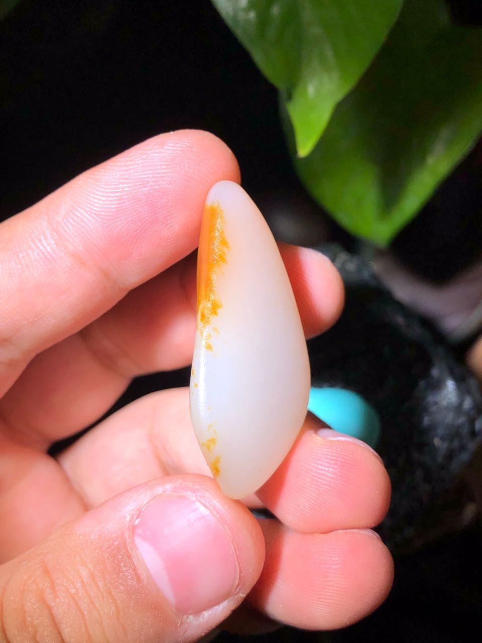 和田玉-聚红皮带洒金皮白肉籽料包金挂件