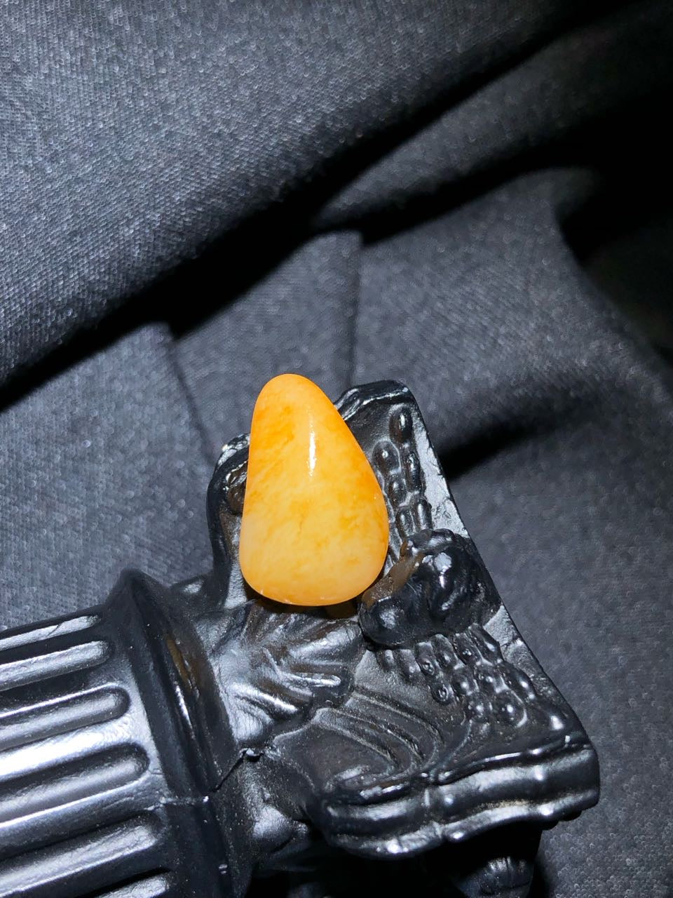 和田玉-洒金皮白肉籽料原石