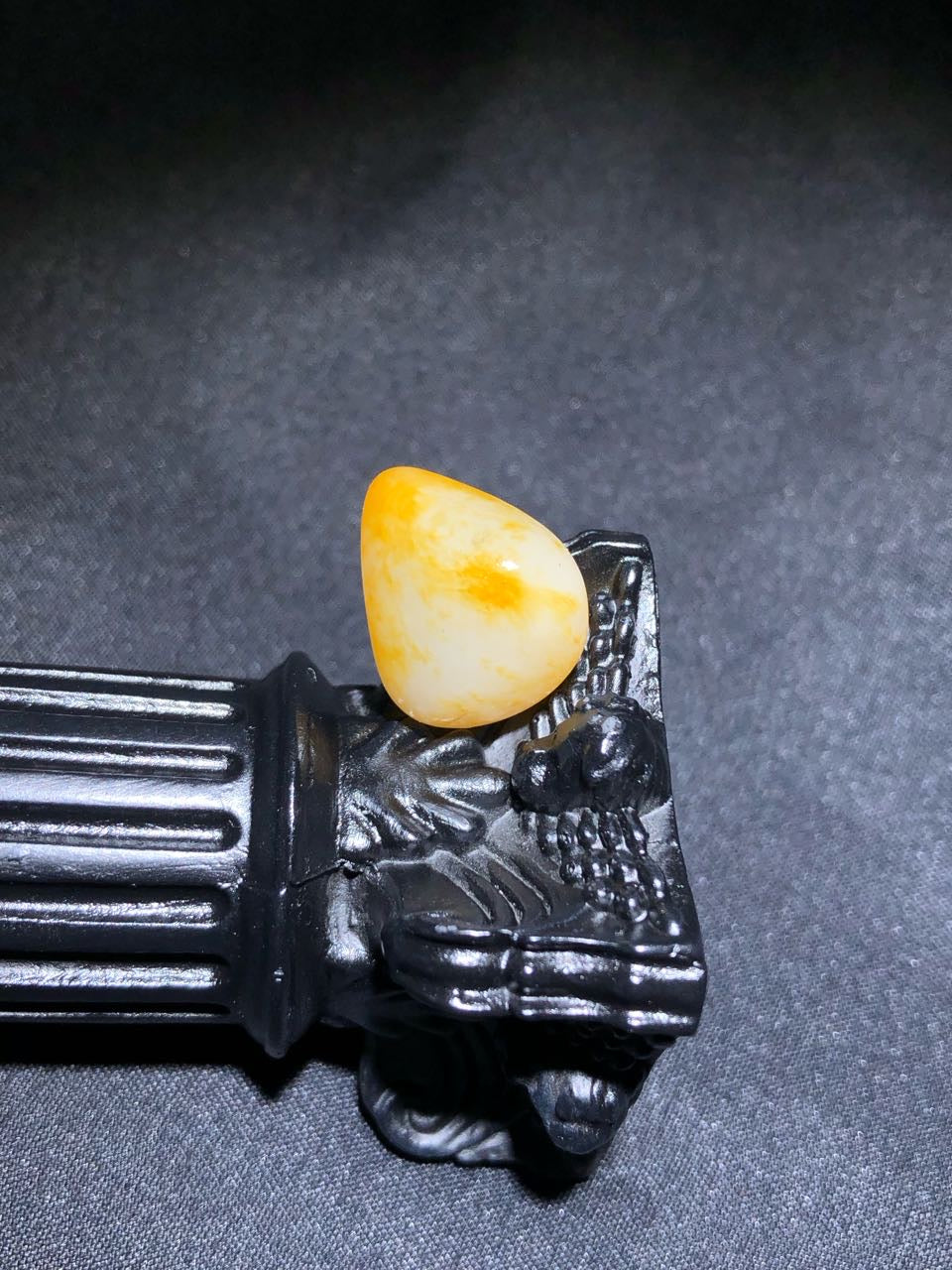 和田玉-洒金皮白肉籽料原石
