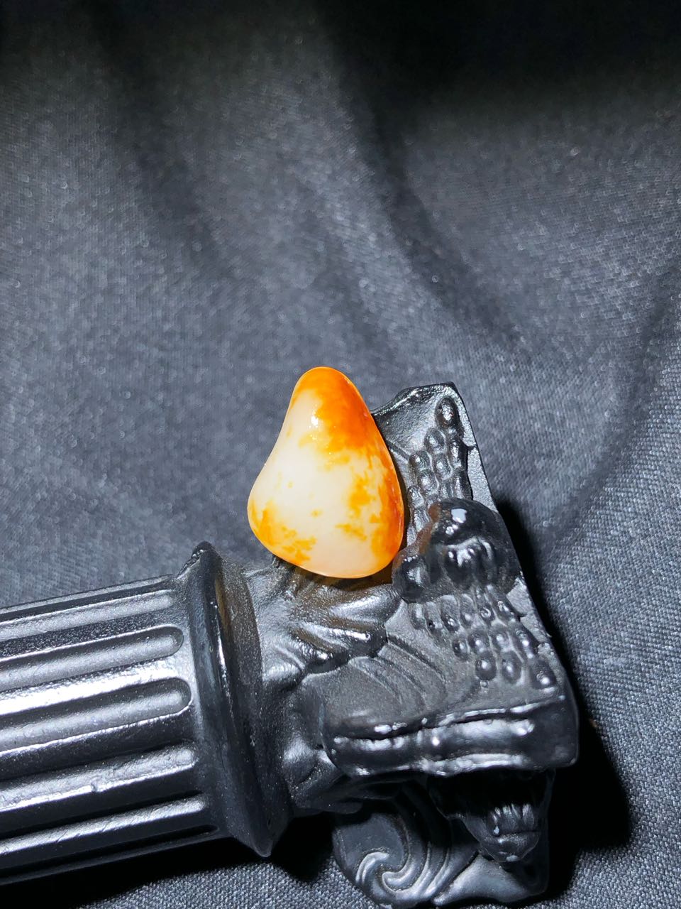 和田玉-洒金皮白肉籽料原石