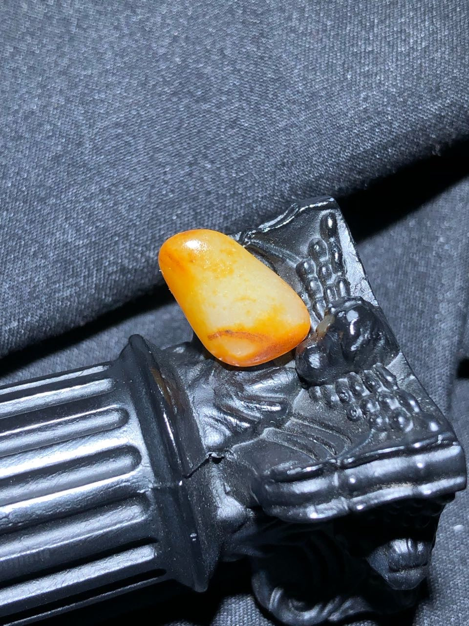 和田玉-洒金白肉籽料