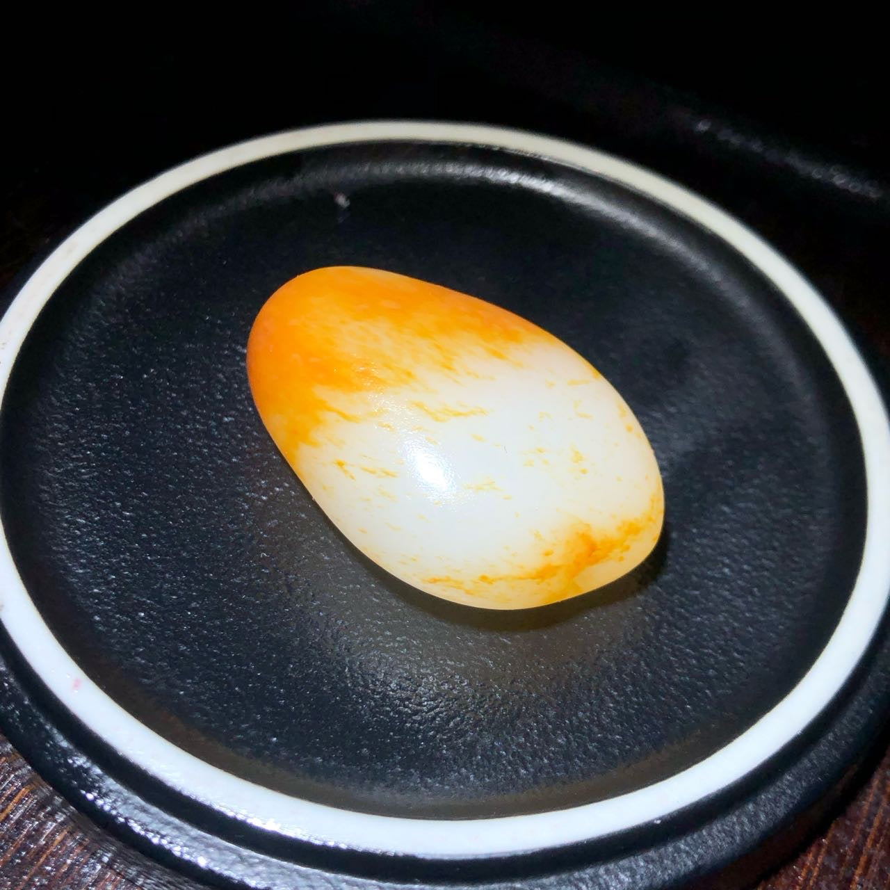 和田玉-红皮白肉籽料原石