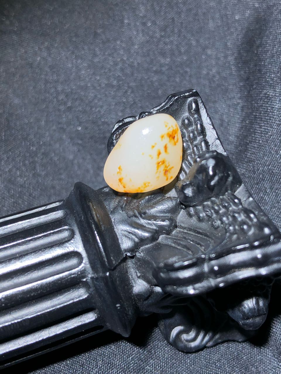 和田玉-洒金皮白肉籽料原石