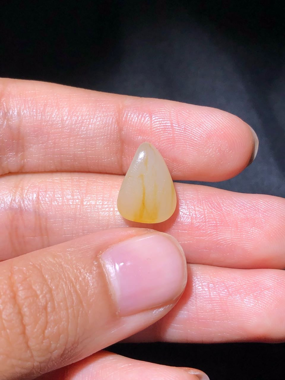 和田玉-洒金白肉籽料