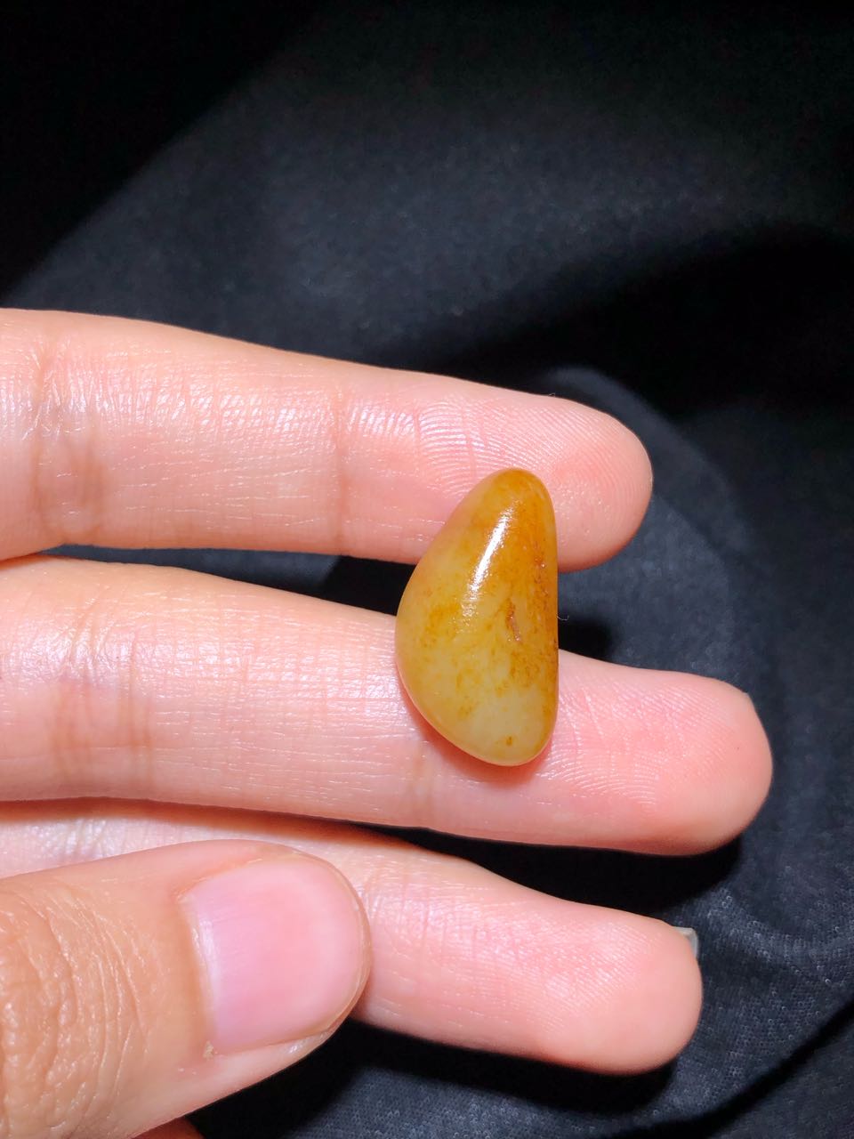 和田玉-黄皮籽料原石