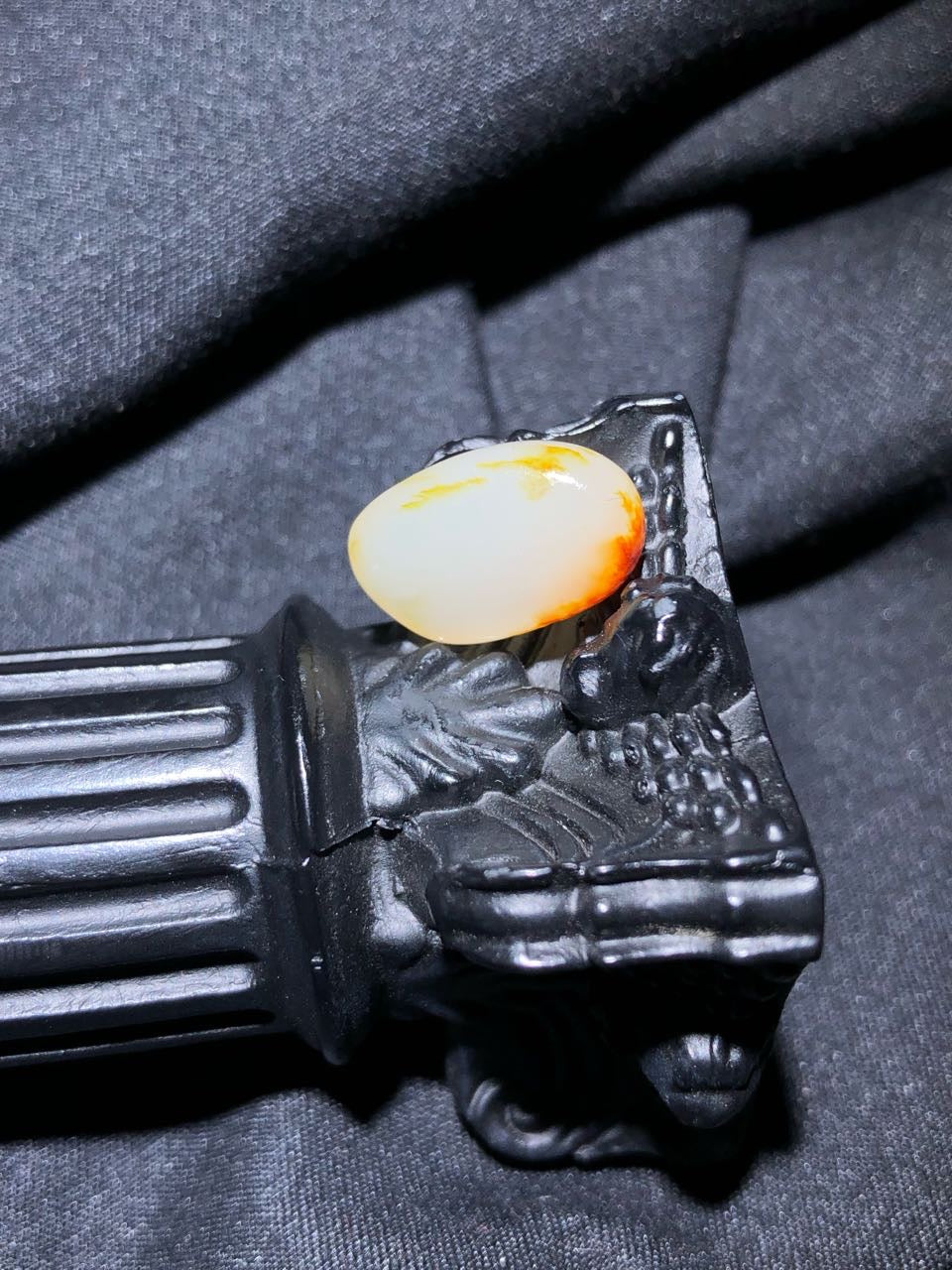 和田玉-洒金皮白肉籽料原石