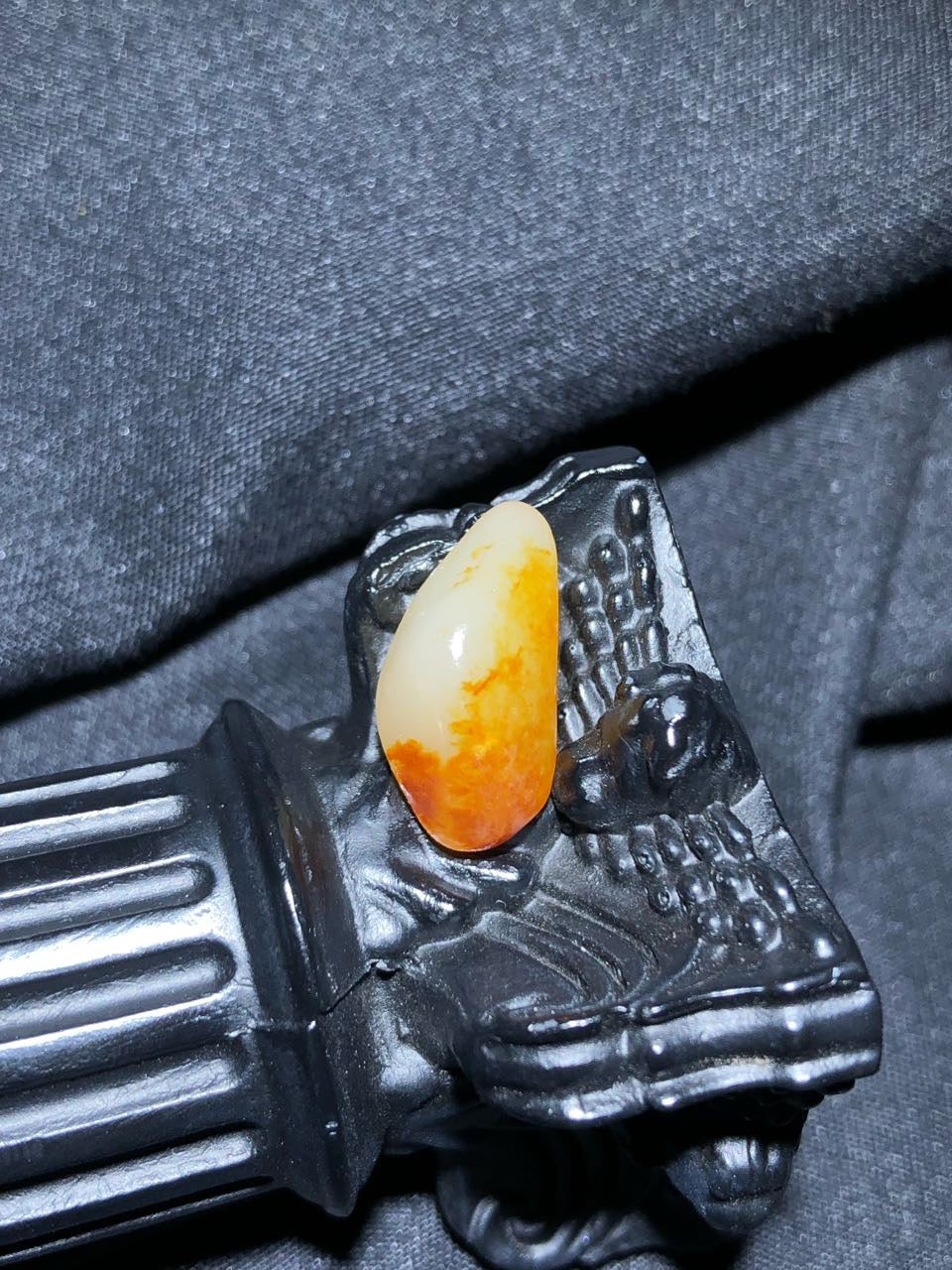 和田玉-洒金白肉籽料