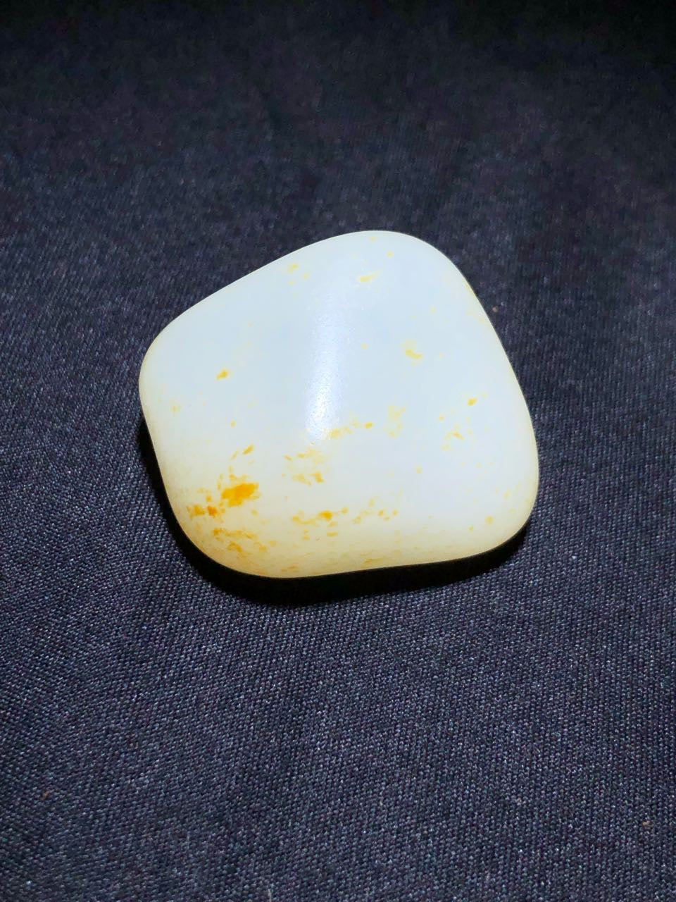 和田玉-洒金皮白肉籽料原石