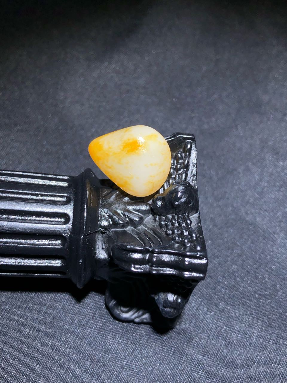 和田玉-洒金皮白肉籽料原石