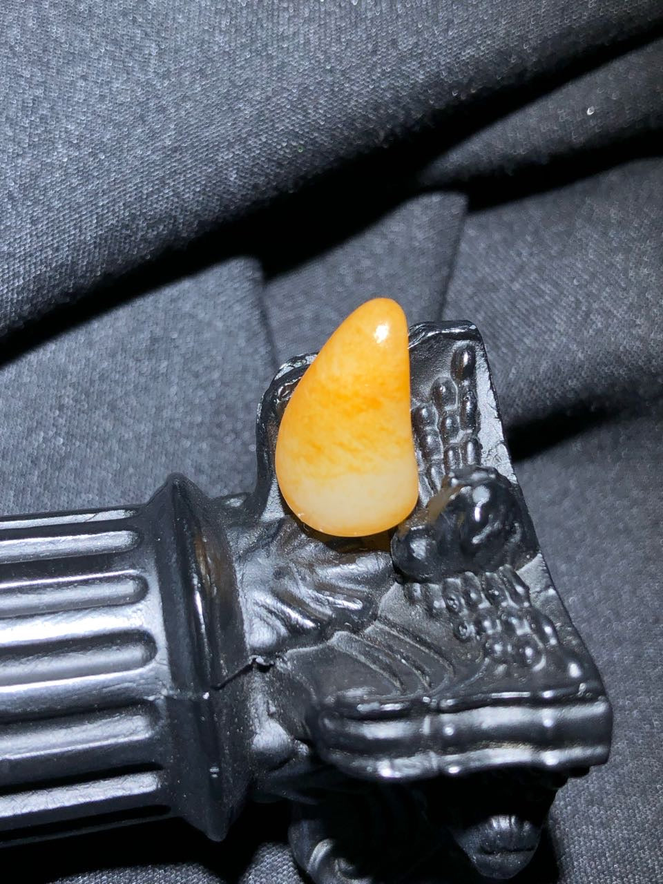 和田玉-洒金皮白肉籽料原石