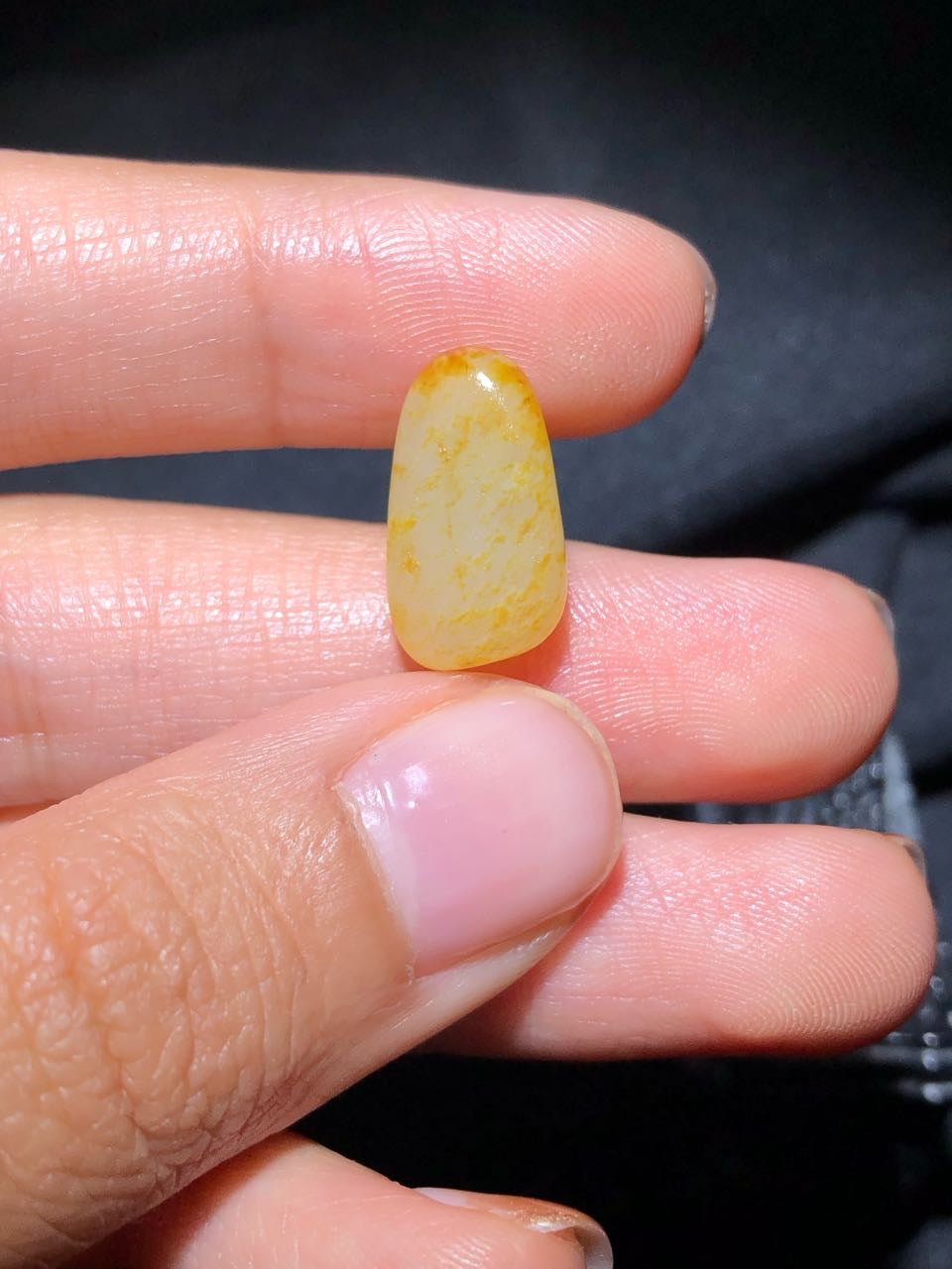和田玉-洒金皮白肉籽料原石