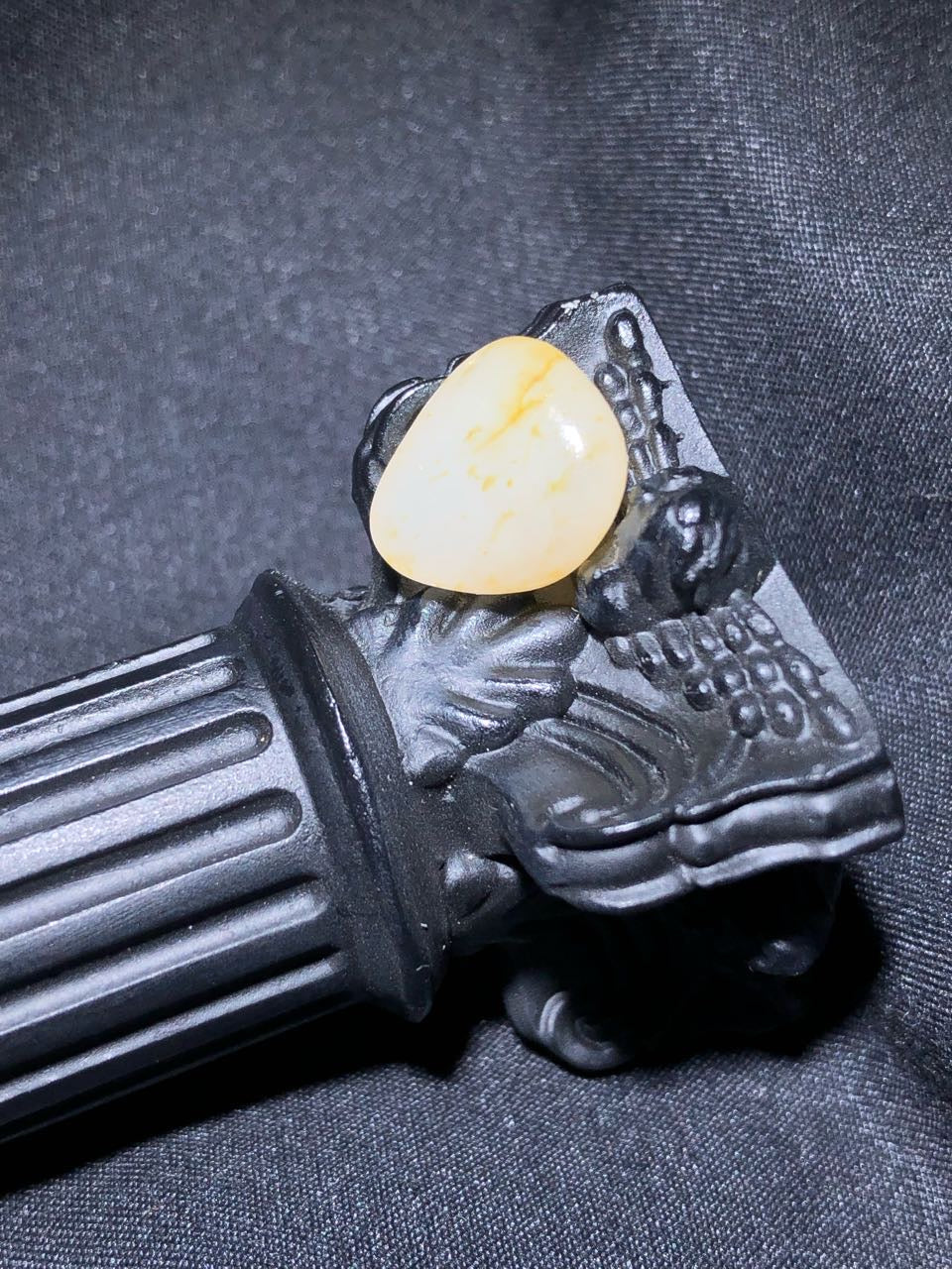 和田玉-洒金皮白肉籽料原石