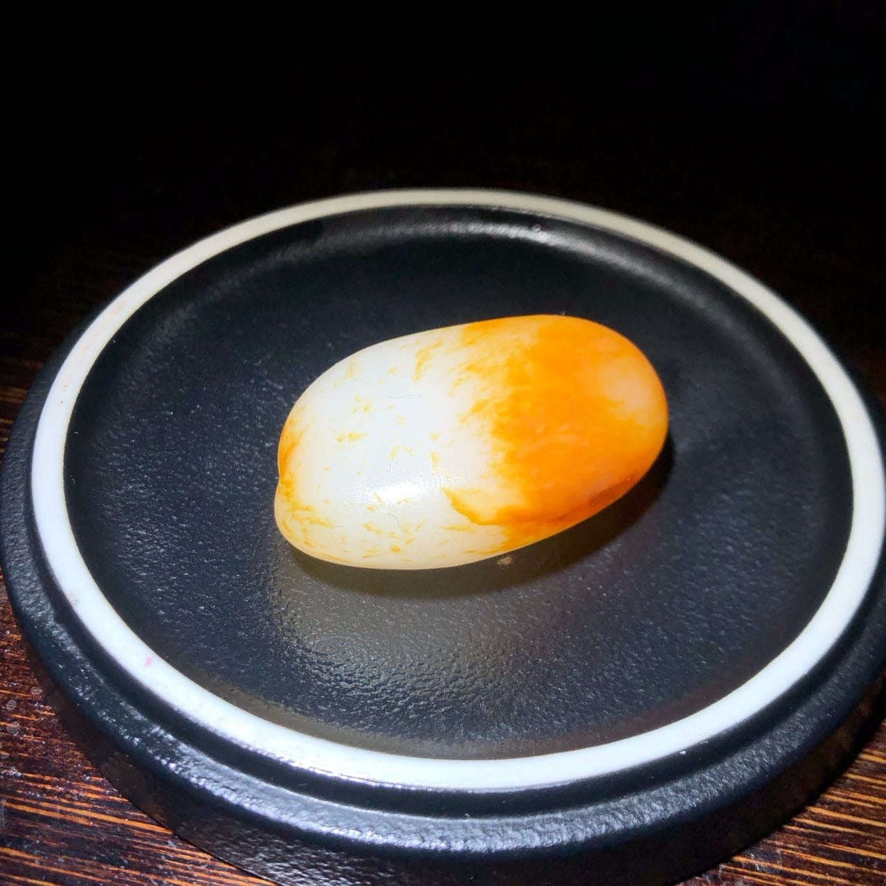 和田玉-红皮白肉籽料原石