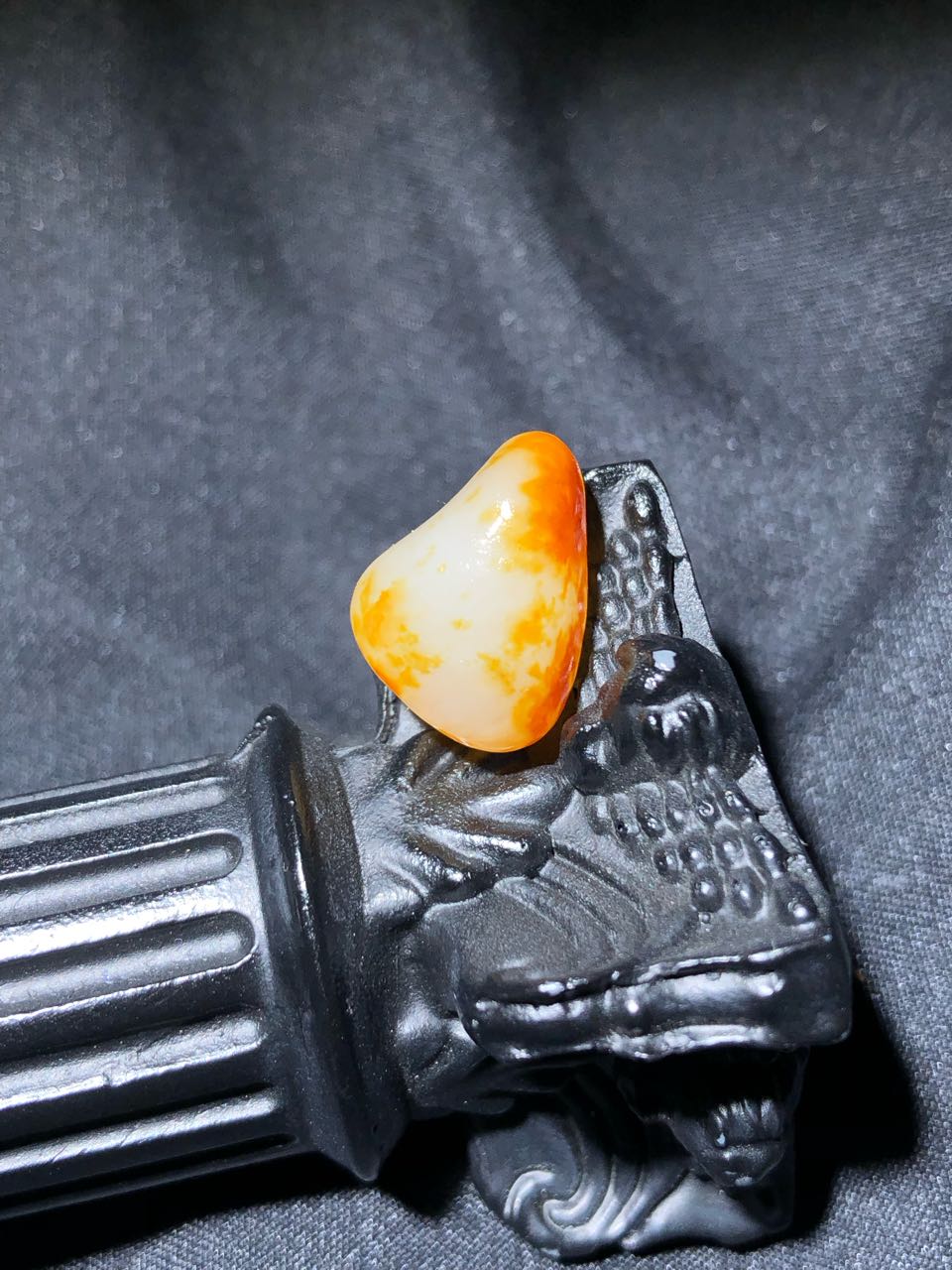 和田玉-洒金皮白肉籽料原石