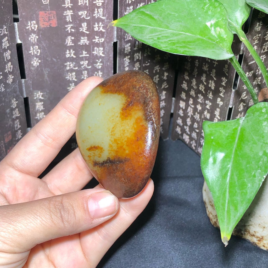 和田玉-红皮白肉籽料原石